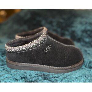 UGG TAZMAN SLIPPERS - WOMEN - SIZE 8 - BLACK - LIKE NEW! INCLUDES ORIGINAL BOX!